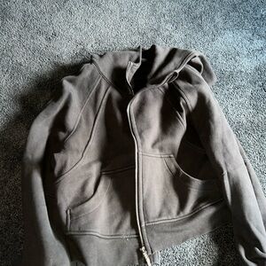 lululemon cropped scuba